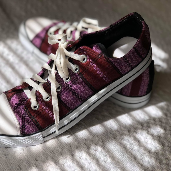 BRAND NEW Unique Embroidery Tenis Shoes - Picture 2 of 4